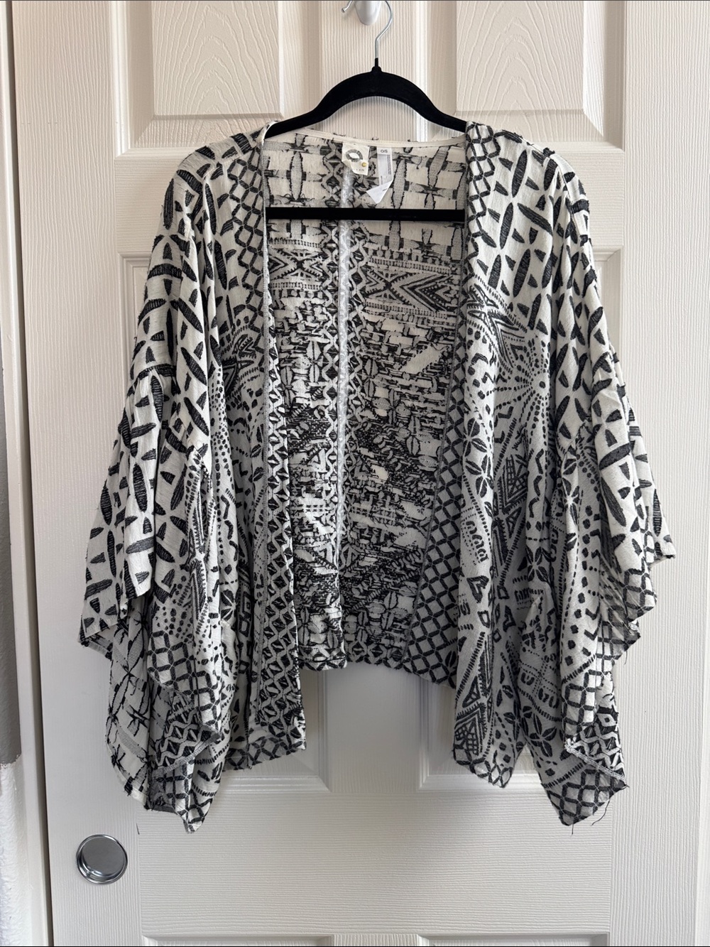 Black & White Patterned Open-Front Kimono Jacket